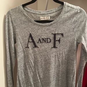 abercrombie and fitch long sleeve tee, size extra small